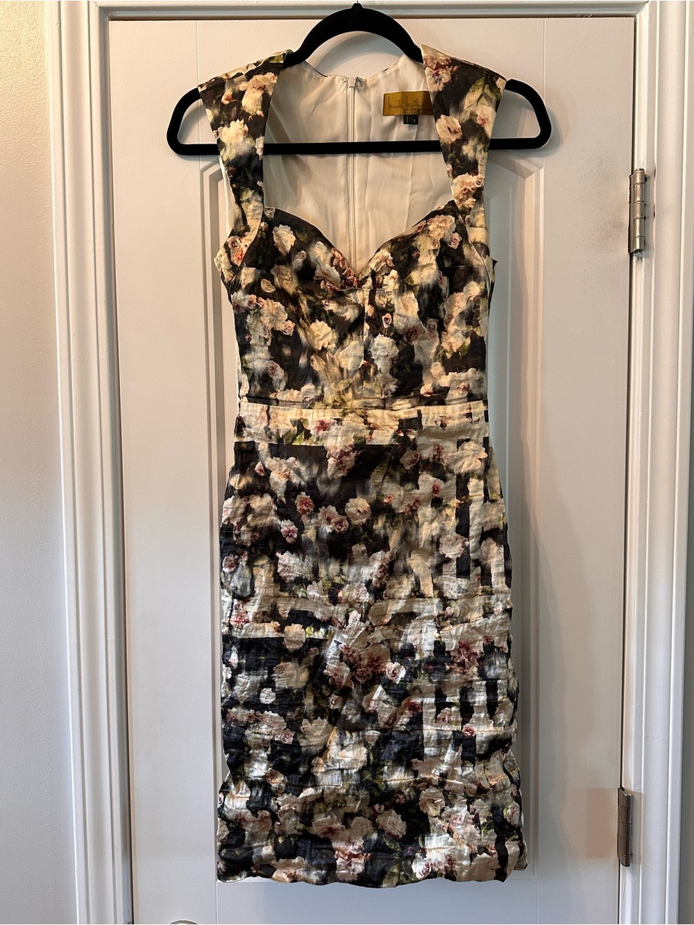 NWOT! Nicole Miller Bodycon Floral Sheath Dress in Black and Cream Size 6